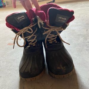 Size 7 Storm winter boots
